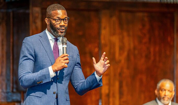 El alcalde Woodfin presenta la agenda legislativa 2026 para fortalecer vecindarios El alcalde Woodfin presenta la agenda legislativa 2026 para fortalecer vecindarios