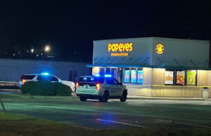 Hombre conduce hasta Popeyes tras recibir un disparo Hombre conduce hasta Popeyes tras recibir un disparo