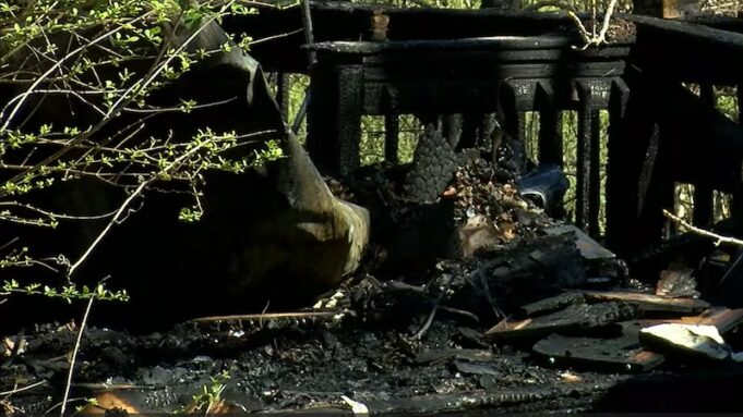 Hombre de edad avanzada muere en incendio de casa móvil en el condado de Etowah Hombre de edad avanzada muere en incendio de casa móvil en el condado de Etowah