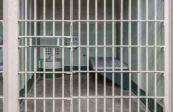 Hombre del condado de Jefferson ha sido sentenciado por posesión ilegal de un arma de fuego Hombre del condado de Jefferson ha sido sentenciado por posesión ilegal de un arma de fuego