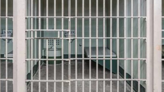 Hombre del condado de Jefferson ha sido sentenciado por posesión ilegal de un arma de fuego Hombre del condado de Jefferson ha sido sentenciado por posesión ilegal de un arma de fuego