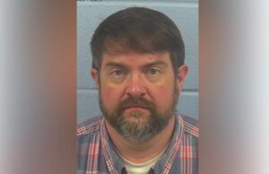 Hombre enfrenta decenas de cargos por pornografía infantil en el condado de Etowah Hombre enfrenta decenas de cargos por pornografía infantil en el condado de Etowah