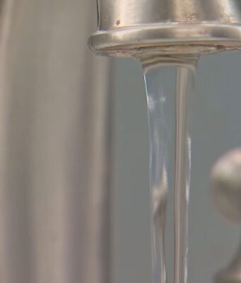 Juez ordena a Central Alabama Water restablecer el flúor en el agua potable Juez ordena a Central Alabama Water restablecer el flúor en el agua potable