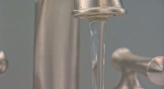 Juez ordena a Central Alabama Water restablecer el flúor en el agua potable Juez ordena a Central Alabama Water restablecer el flúor en el agua potable