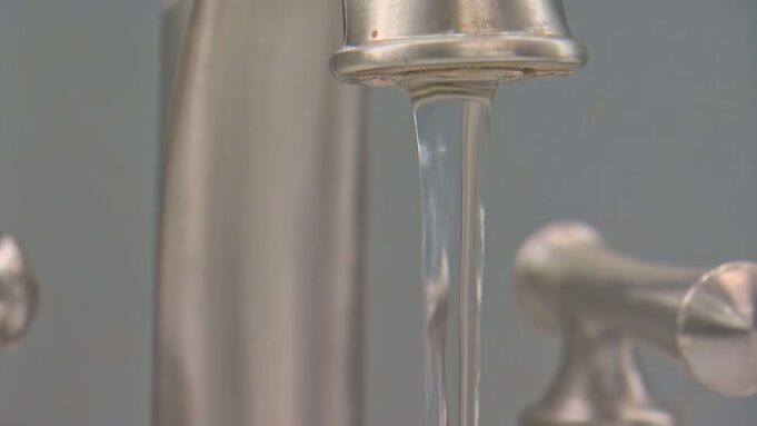 Juez ordena a Central Alabama Water restablecer el flúor en el agua potable Juez ordena a Central Alabama Water restablecer el flúor en el agua potable