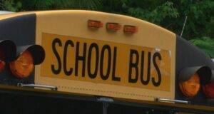 Ley permitiría a jubilados de Alabama conducir autobuses escolares nuevamente Ley permitiría a jubilados de Alabama conducir autobuses escolares nuevamente