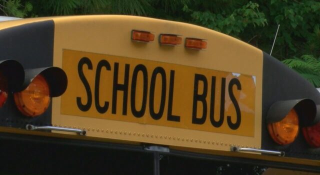 Ley permitiría a jubilados de Alabama conducir autobuses escolares nuevamente Ley permitiría a jubilados de Alabama conducir autobuses escolares nuevamente