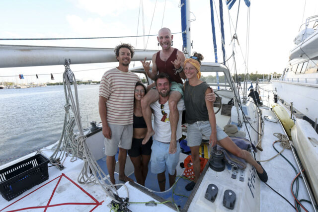 México busca dos embarcaciones desaparecidas en el Caribe que llevan ayuda a Cuba México busca dos barcos con ayuda humanitaria que desaparecieron en el Caribe