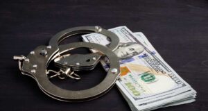 Mujer de Vance acusada de malversar más de 10 millones de dólares de su antiguo empleador Mujer de Vance acusada de malversar más de 10 millones de dólares de su antiguo empleador