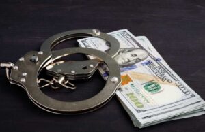 Mujer de Vance acusada de malversar más de 10 millones de dólares de su antiguo empleador Mujer de Vance acusada de malversar más de 10 millones de dólares de su antiguo empleador