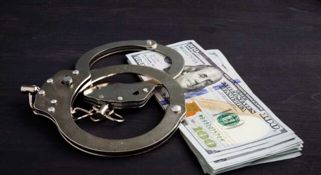 Mujer de Vance acusada de malversar más de 10 millones de dólares de su antiguo empleador Mujer de Vance acusada de malversar más de 10 millones de dólares de su antiguo empleador