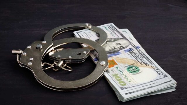 Mujer de Vance acusada de malversar más de 10 millones de dólares de su antiguo empleador