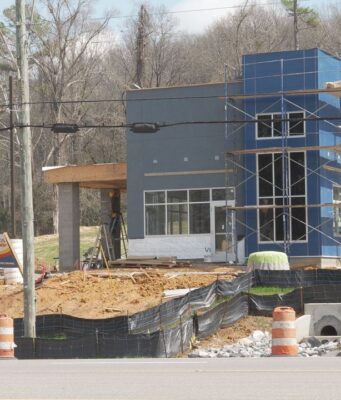 Múltiples restaurantes y tiendas nuevas se construyen en la autopista 31 en Alabaster Múltiples restaurantes y tiendas nuevas se construyen en la autopista 31 en Alabaster