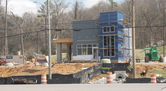 Múltiples restaurantes y tiendas nuevas se construyen en la autopista 31 en Alabaster Múltiples restaurantes y tiendas nuevas se construyen en la autopista 31 en Alabaster