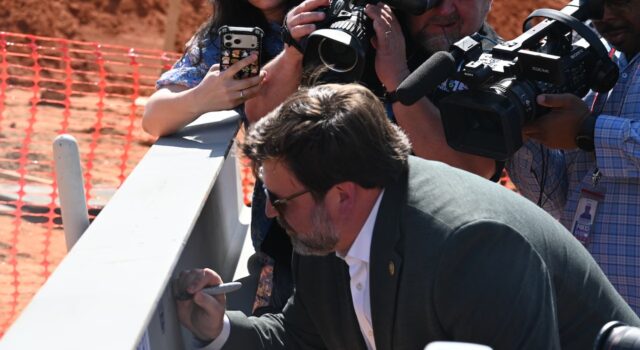 Nombre del equipo de Mobile y avances del estadio en junio Nombre del equipo de Mobile y avances del estadio en junio