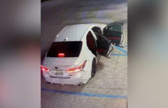 Policía busca sospechosos tras robo y persecución vehicular en Jacksonville Policía busca sospechosos tras robo y persecución vehicular en Jacksonville