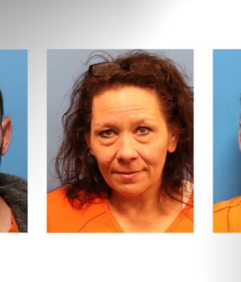 Tres detenidos tras alerta de perro policía por drogas en vehículo Tres detenidos tras alerta de perro policía por drogas en vehículo