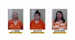 Tres empleados de la Cárcel del Condado de Bibb fueron arrestados Tres empleados de la Cárcel del Condado de Bibb fueron arrestados