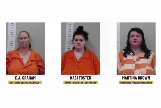 Tres empleados de la Cárcel del Condado de Bibb fueron arrestados Tres empleados de la Cárcel del Condado de Bibb fueron arrestados