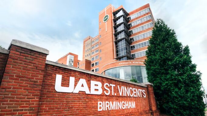 UAB Medicine abrirá centro de emergencias independiente en la ciudad Oxford UAB Medicine abrirá centro de emergencias independiente en la ciudad Oxford