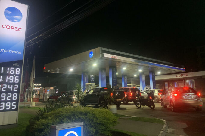 Crisis energética en Chile por el alza histórica en los precios de la gasolina y el diésel Crisis energética en Chile por el alza histórica en los precios de la gasolina y el diésel