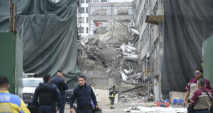 Derrumbe de edificio en Ciudad de México deja 1 muerto y 2 atrapados Derrumbe de edificio en Ciudad de México deja 1 muerto y 2 atrapados