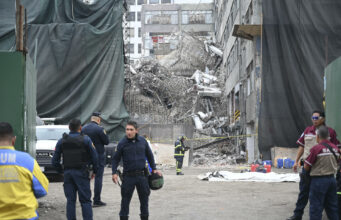 Derrumbe de edificio en Ciudad de México deja 1 muerto y 2 atrapados Derrumbe de edificio en Ciudad de México deja 1 muerto y 2 atrapados
