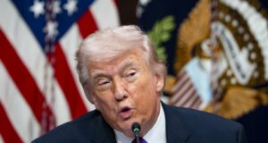 Donald Trump suspende sanciones petroleras para estabilizar el mercado global de crudo Donald Trump suspende sanciones petroleras para estabilizar el mercado global de crudo