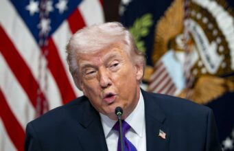 Donald Trump suspende sanciones petroleras para estabilizar el mercado global de crudo Donald Trump suspende sanciones petroleras para estabilizar el mercado global de crudo