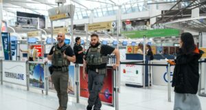 EE. UU. moviliza agentes del ICE a catorce terminales aéreas para reforzar la seguridad EE. UU. moviliza agentes del ICE a catorce terminales aéreas para reforzar la seguridad