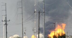 Incendio en refinería de Pemex deja cinco muertos en el sureste de México Incendio en refinería de Pemex deja cinco muertos en el sureste de México