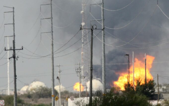 Incendio en refinería de Pemex deja cinco muertos en el sureste de México Incendio en refinería de Pemex deja cinco muertos en el sureste de México