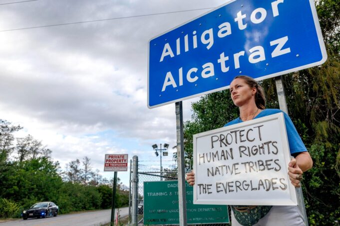 Jueza ordena acceso de abogados para migrantes detenidos en Alligator Alcatraz Jueza ordena acceso de abogados para migrantes detenidos en Alligator Alcatraz