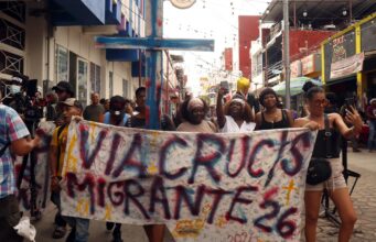 Migrantes en la frontera sur de México recrean Viacrucis para denunciar crisis humanitaria Migrantes en la frontera sur de México recrean Viacrucis para denunciar crisis humanitaria