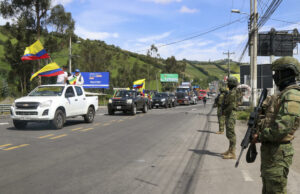 Transportistas protestan en frontera Ecuador-Colombia por drástica subida de aranceles Transportistas protestan en frontera Ecuador-Colombia por drástica subida de aranceles