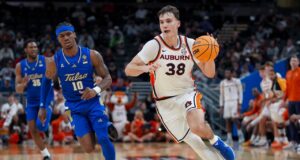 El exdelantero de Auburn se compromete con un programa de la Big Ten El exdelantero de Auburn se compromete con un programa de la Big Ten