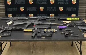 Ocho personas acusadas en el condado de Calhoun tras una investigación conjunta por reportes de disparos Ocho personas acusadas en el condado de Calhoun tras una investigación conjunta por reportes de disparos