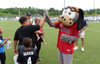 Hoover restaura el parque Hoover East con una importante actualización eléctrica Hoover restaura el parque Hoover East con una importante actualización eléctrica