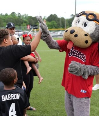 Hoover restaura el parque Hoover East con una importante actualización eléctrica Hoover restaura el parque Hoover East con una importante actualización eléctrica