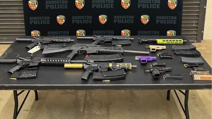 Ocho personas acusadas en el condado de Calhoun tras una investigación conjunta por reportes de disparos Ocho personas acusadas en el condado de Calhoun tras una investigación conjunta por reportes de disparos