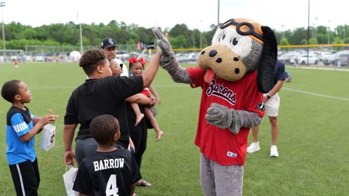 Hoover restaura el parque Hoover East con una importante actualización eléctrica Hoover restaura el parque Hoover East con una importante actualización eléctrica