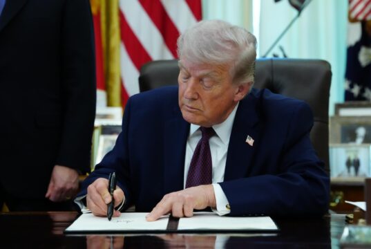 Demanda contra Donald Trump por ocultar planes del muro en parque natural Demanda contra Donald Trump por ocultar planes del muro en parque natural
