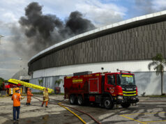 Incendio afecta el techo del velódromo en el Parque Olímpico de Río de Janeiro Incendio afecta el techo del velódromo en el Parque Olímpico de Río de Janeiro