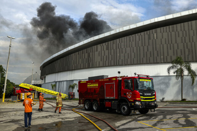 Incendio afecta el techo del velódromo en el Parque Olímpico de Río de Janeiro