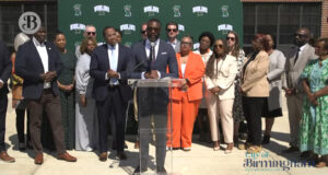 Lanzan Comisión de Niñez y Juventud para impulsar la movilidad económica en Birmingham Lanzan Comisión de Niñez y Juventud para impulsar la movilidad económica en Birmingham