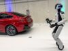 BMW pone a robots humanoides a trabajar en la construcción de vehículos eléctricos BMW pone a robots humanoides a trabajar en la construcción de vehículos eléctricos