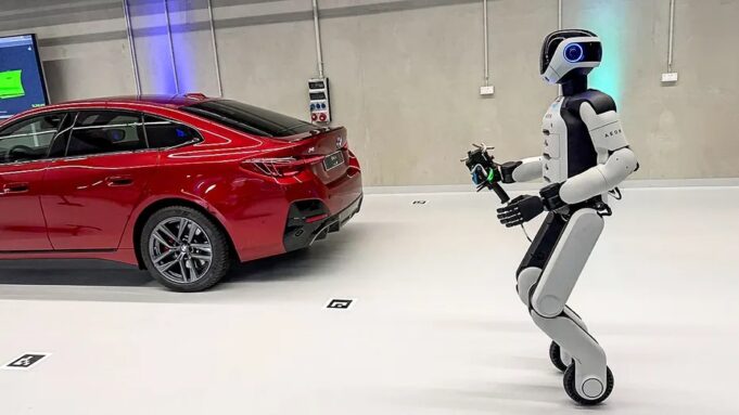 BMW pone a robots humanoides a trabajar en la construcción de vehículos eléctricos BMW pone a robots humanoides a trabajar en la construcción de vehículos eléctricos