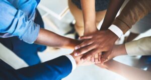 Birmingham lanza iniciativa laboral Reinvest tras escuchar a su comunidad Birmingham lanza iniciativa laboral Reinvest tras escuchar a su comunidad