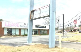 Ciudad de Gadsden revoca la licencia comercial de Emporium South LLC Ciudad de Gadsden revoca la licencia comercial de Emporium South LLC