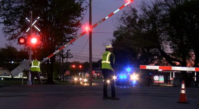 Conductor gravemente herido tras ser arrollado por un tren en Leeds Conductor gravemente herido tras ser arrollado por un tren en Leeds